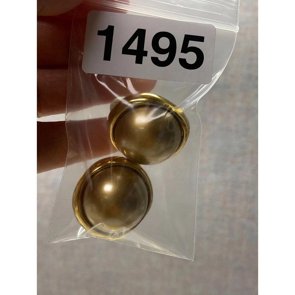 Vintage Carolee Classic Gold Tone Faux Pearl Button Clip On Earrings Designer - Picture 11 of 11